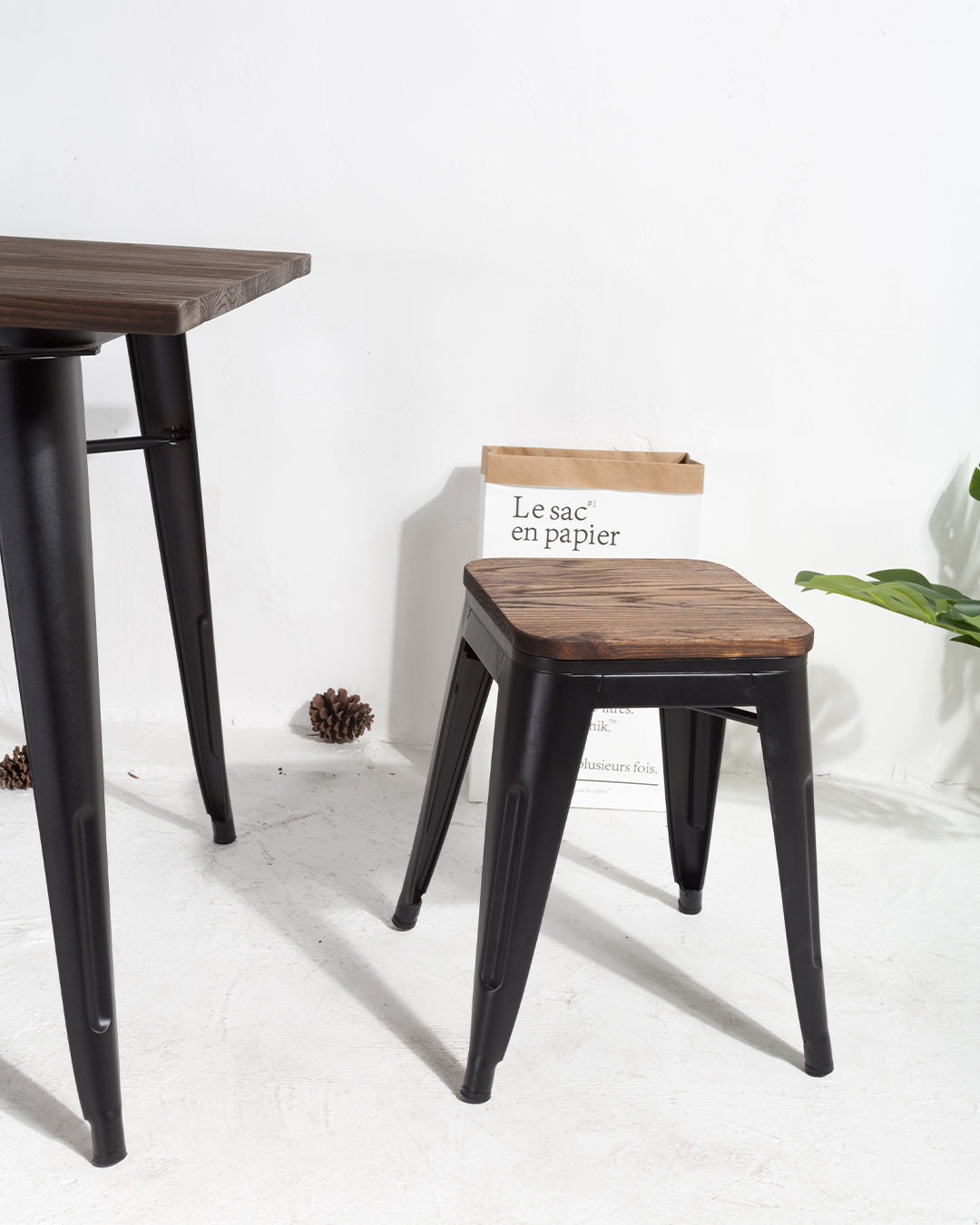 Lix Holzhocker schwarz