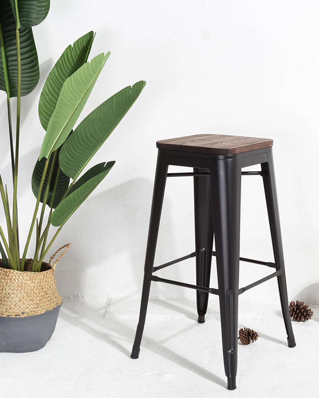 Lix Wood Bar Stool Black