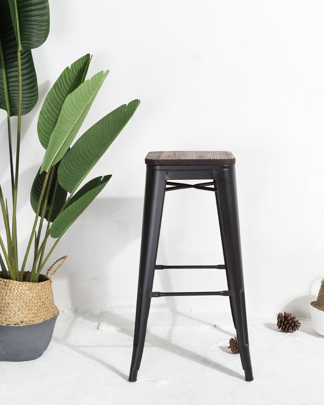 Lix Wood Bar Stool Black