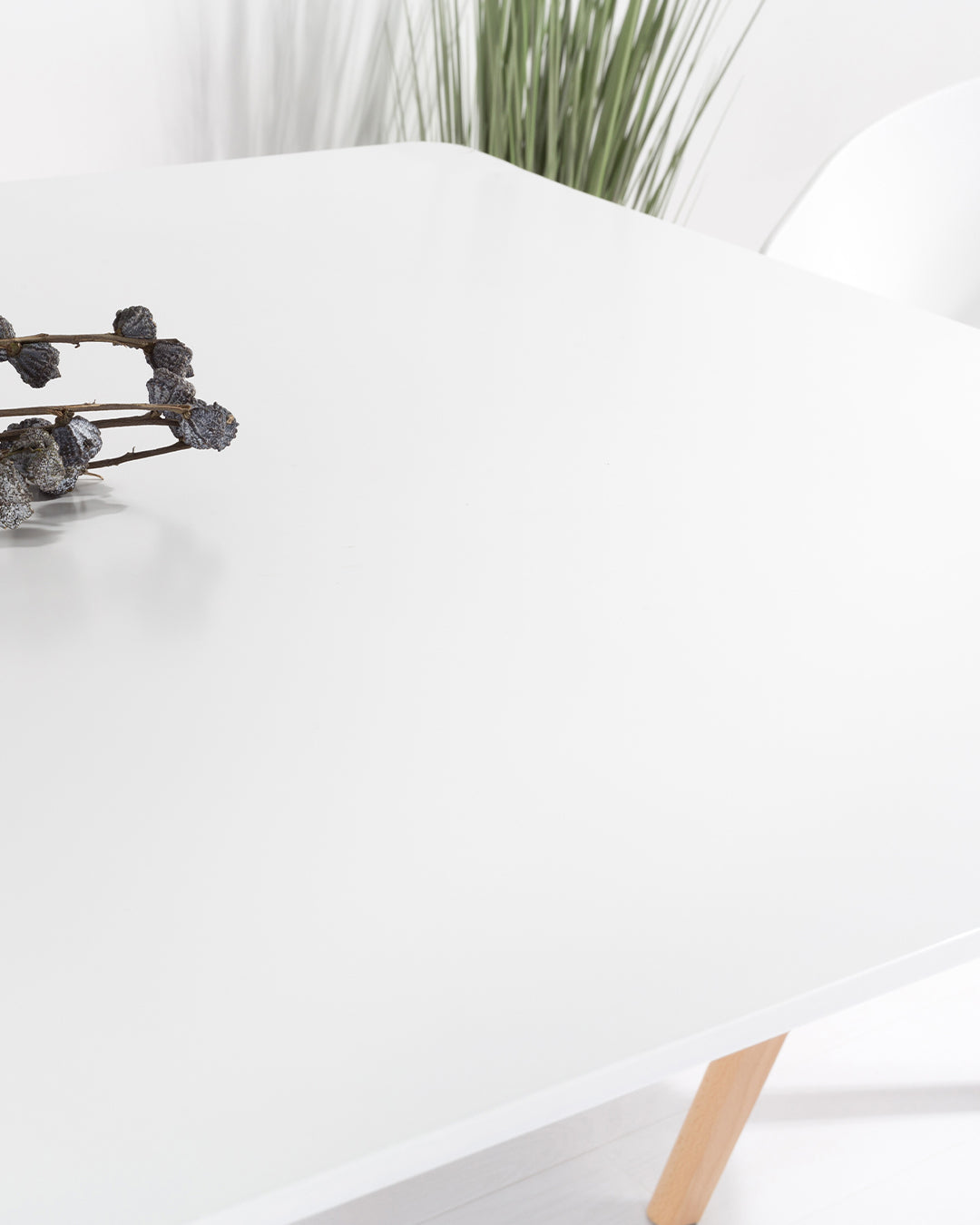 Thyra Table White